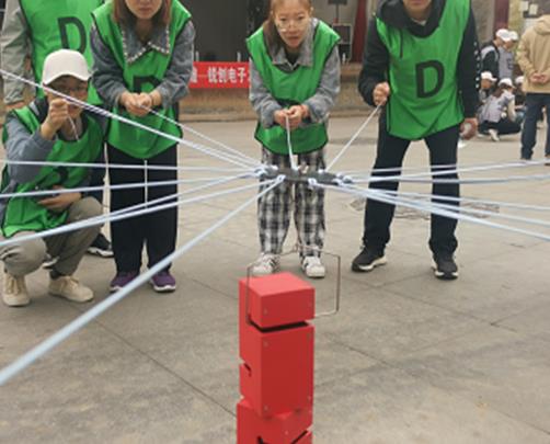 合力筑塔